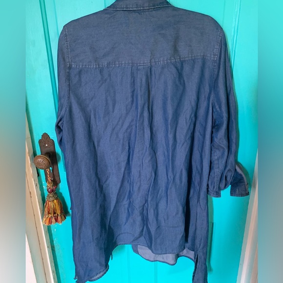 Light weight denim-looking long shirt. - Picture 4 of 5